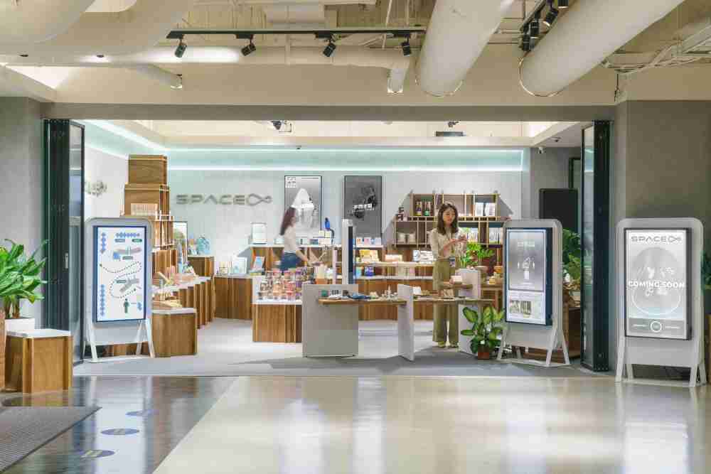 尊龙集团打造永续选物商店，，，展示社企及社创商品，，结合创利空间所开发的智能零售系统，，，，整合多元产品信息，，，让无人商店扮演公益行动的推手