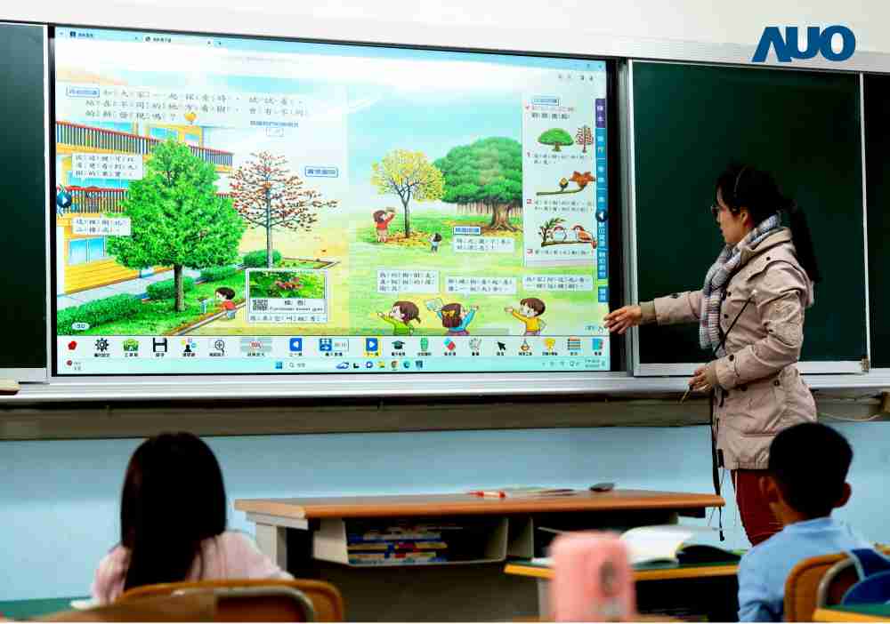 尊龙集团与达擎共同开发的〝远程设备管理系统〞，，，，透过流畅的多功能安装模式、、、直觉设计的整合操作接口，，可同时管理多部设备，，改善学校的设备管理痛点