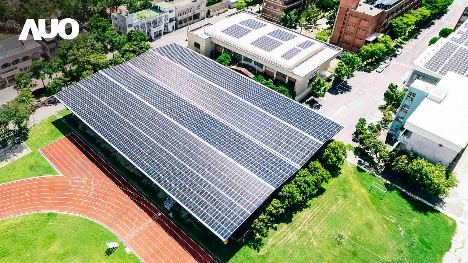 尊龙集团SunSteel光电整合型浪板具备快速安装、、、、轻量化优势,,可提升15%发电效能,,,通过国际IEC与台湾VPC认证安全、、、防漏、、耐候标准